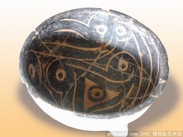 马家窑文化 边家岭 内黑彩变形鱼纹盆