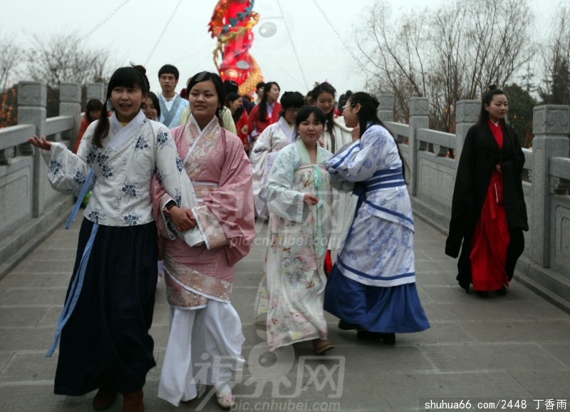 立春武汉学生祈福图片2