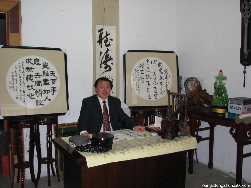 ����һ�����黭��԰ӭ������չ��������Ա��Ʒչ��4��